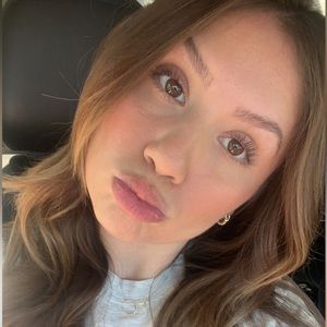 Meet your Posher, Isabel